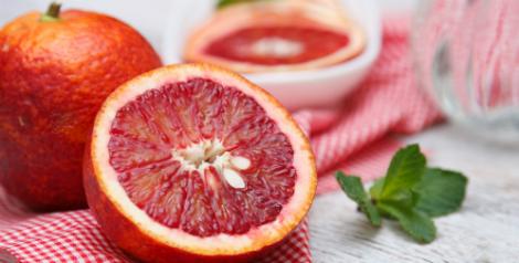 rozpolený červený pomaranč - vitamíny